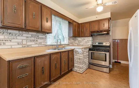 693 Ashley Avenue Burlington ON L7R 2Z2