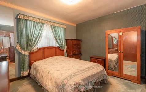 693 Ashley Avenue Burlington ON L7R 2Z2