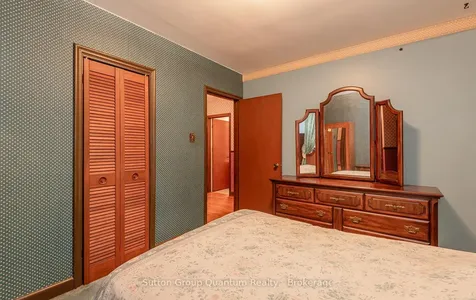 693 Ashley Avenue Burlington ON L7R 2Z2