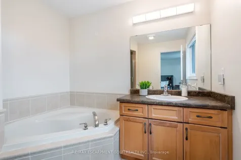 4000 Alexan Crescent Burlington ON L7M 5A8