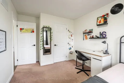 4000 Alexan Crescent Burlington ON L7M 5A8