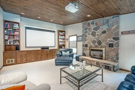 275 Alexander Court Burlington ON L7R 4G1