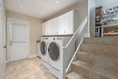 275 Alexander Court Burlington ON L7R 4G1