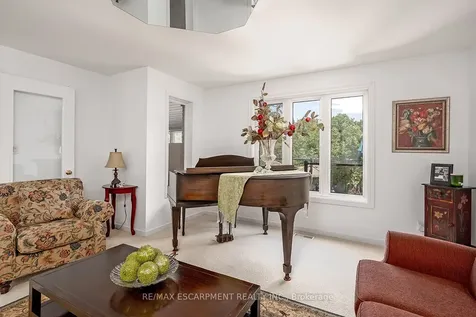 275 Alexander Court Burlington ON L7R 4G1