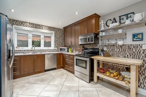 275 Alexander Court Burlington ON L7R 4G1