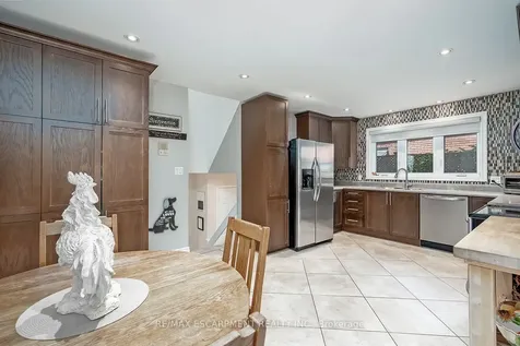 275 Alexander Court Burlington ON L7R 4G1