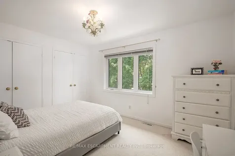 275 Alexander Court Burlington ON L7R 4G1