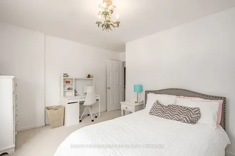 275 Alexander Court Burlington ON L7R 4G1