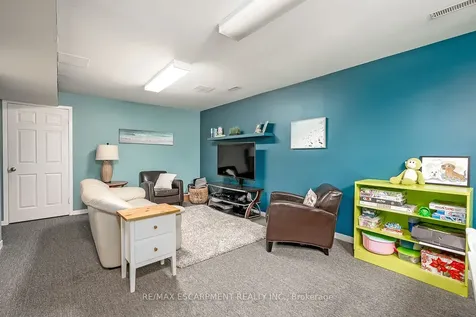 275 Alexander Court Burlington ON L7R 4G1