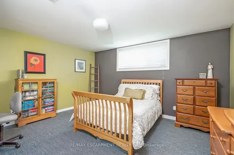 275 Alexander Court Burlington ON L7R 4G1