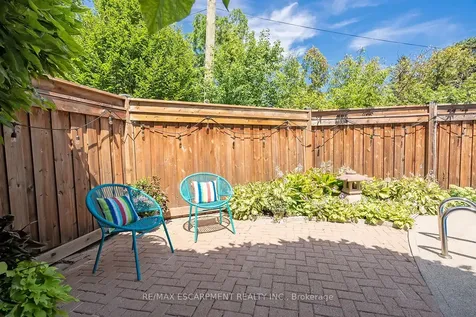 275 Alexander Court Burlington ON L7R 4G1