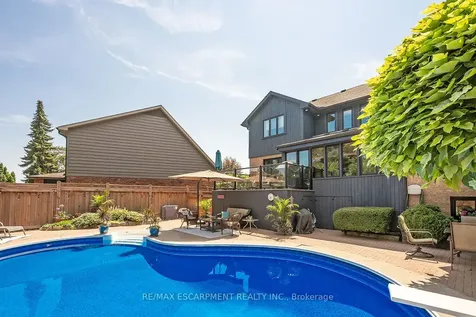 275 Alexander Court Burlington ON L7R 4G1