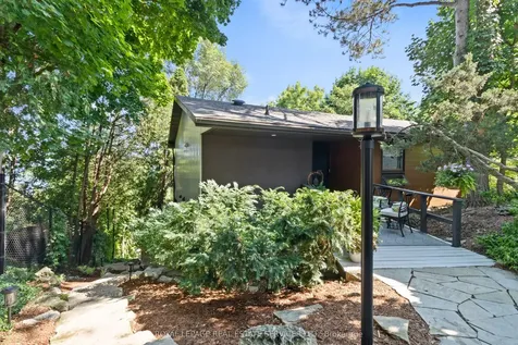 868 Danforth Place Burlington ON L7T 1S2