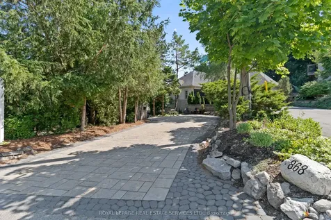 868 Danforth Place Burlington ON L7T 1S2