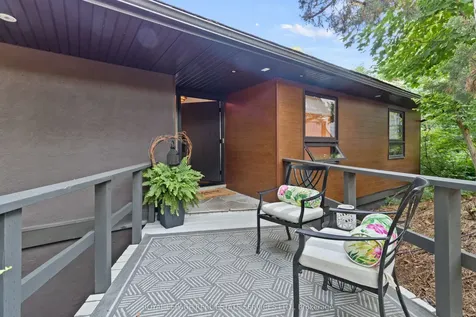 868 Danforth Place Burlington ON L7T 1S2