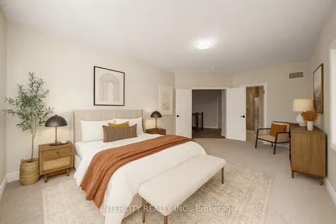 19 Keyworth Crescent Brampton ON L6R 4E8