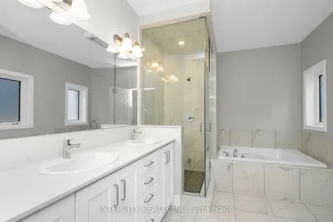 19 Keyworth Crescent Brampton ON L6R 4E8