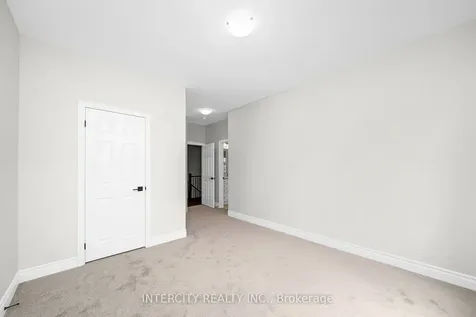 19 Keyworth Crescent Brampton ON L6R 4E8