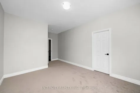 19 Keyworth Crescent Brampton ON L6R 4E8