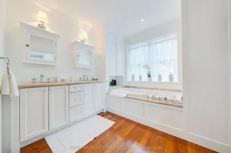 195 William Street Oakville ON L6J 1C8