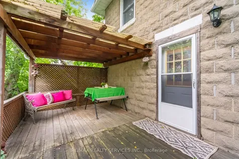 24 Hillcrest Avenue Brampton ON L6W 1Y8