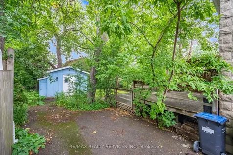 24 Hillcrest Avenue Brampton ON L6W 1Y8