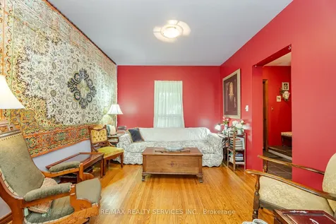 24 Hillcrest Avenue Brampton ON L6W 1Y8