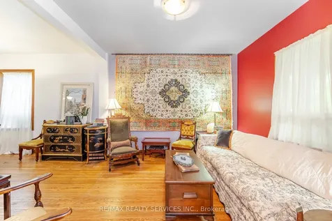 24 Hillcrest Avenue Brampton ON L6W 1Y8