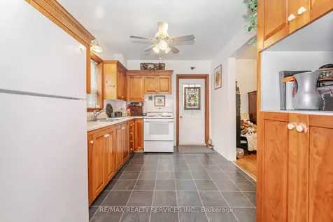 24 Hillcrest Avenue Brampton ON L6W 1Y8