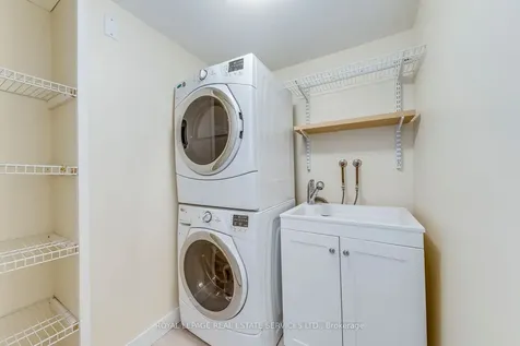 965 Inverhouse Drive Mississauga ON L5J 4B4
