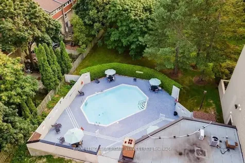 965 Inverhouse Drive Mississauga ON L5J 4B4