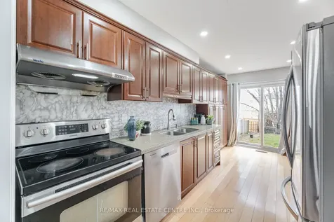 27 Woodsend Run Brampton ON L6Y 4G8