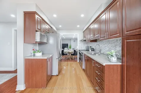 27 Woodsend Run Brampton ON L6Y 4G8