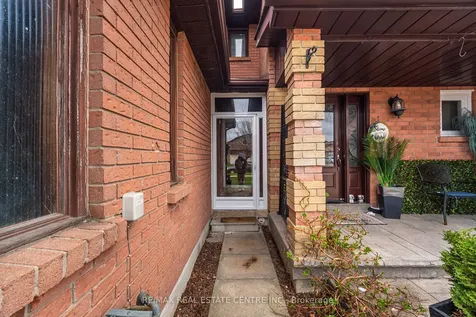 27 Woodsend Run Brampton ON L6Y 4G8