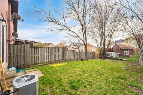 27 Woodsend Run Brampton ON L6Y 4G8