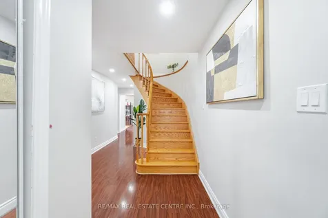 27 Woodsend Run Brampton ON L6Y 4G8