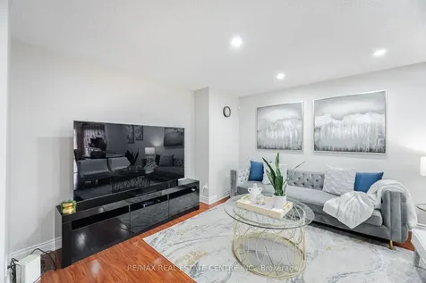 27 Woodsend Run Brampton ON L6Y 4G8