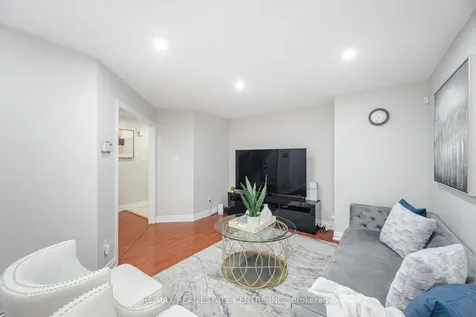 27 Woodsend Run Brampton ON L6Y 4G8