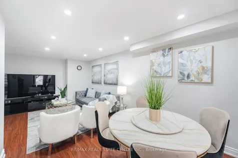 27 Woodsend Run Brampton ON L6Y 4G8