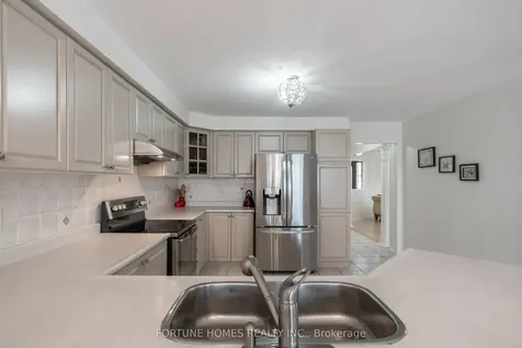 197 Vintage Gate Brampton ON L6X 5B8