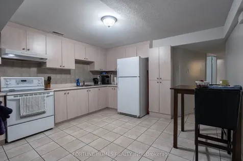 197 Vintage Gate Brampton ON L6X 5B8