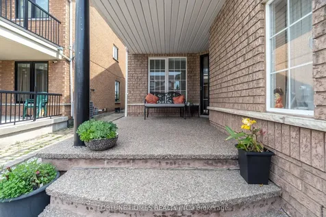 197 Vintage Gate Brampton ON L6X 5B8