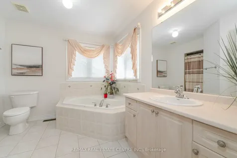 47 Begonia Crescent Brampton ON L7A 0M7