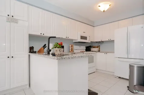 195 Van Scott Drive Brampton ON L7A 1V2