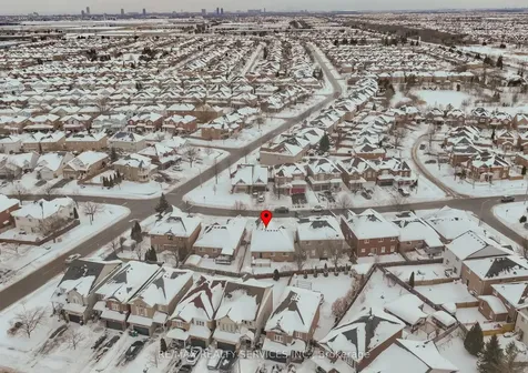 195 Van Scott Drive Brampton ON L7A 1V2