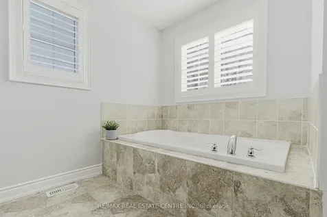 78 Hollowgrove Boulevard Brampton ON L6P 0Y3