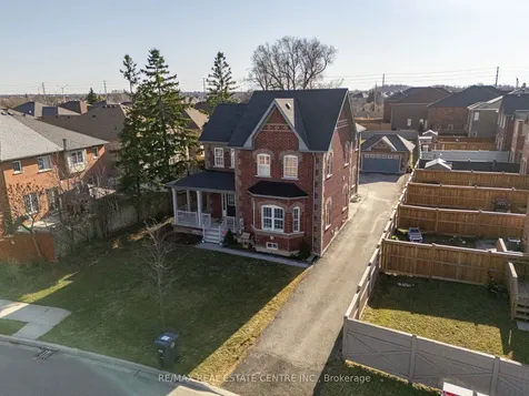 78 Hollowgrove Boulevard Brampton ON L6P 0Y3