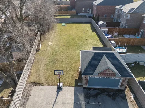 78 Hollowgrove Boulevard Brampton ON L6P 0Y3