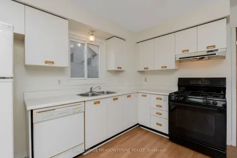 34 Metzak Drive Brampton ON L6Z 4N3