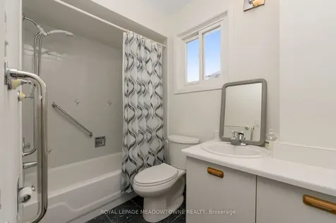 34 Metzak Drive Brampton ON L6Z 4N3